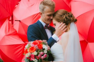 Яркая свадьба в красных цветах