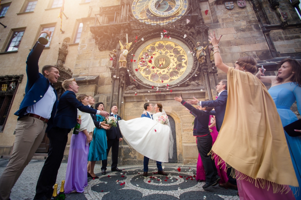 Свадебная фотосессия в Праге на Староместской площади